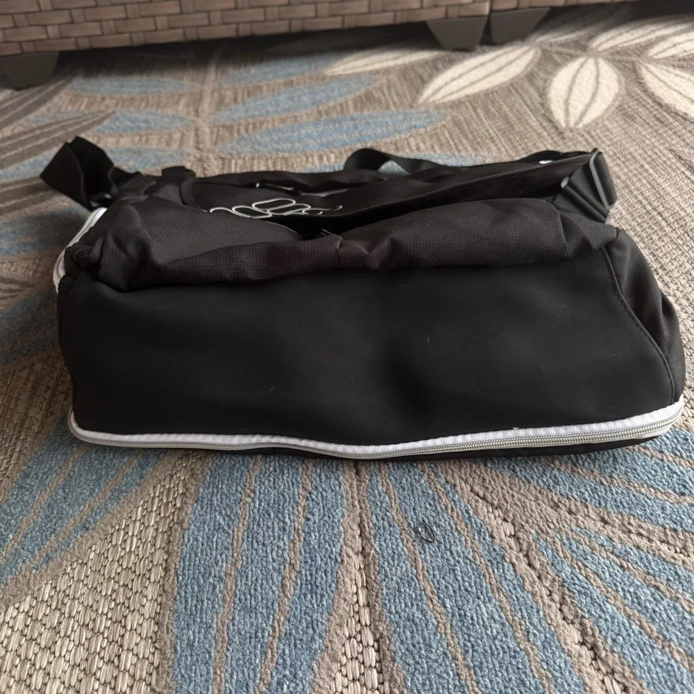 Columbia Outfitter‎ Expandable Messenger Diaper Bag Black Shoulder Strap